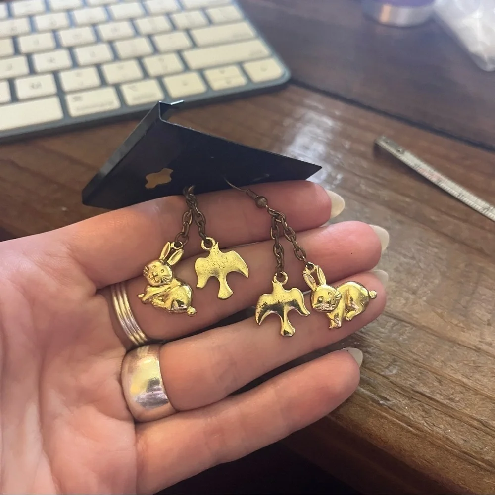 5/$45 Vintage Gold Tone Animal Charm Dangle Earrings bunnies and birds cute B2 - Picture 2 of 7